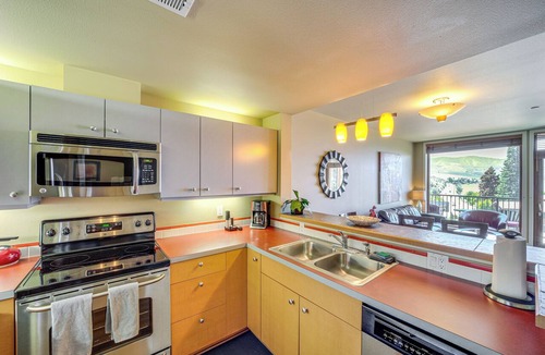Chelan Apartment | Pool, Hot Tub, & Beach Access! Chelan Family Haven