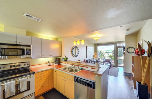 Chelan Apartment | Pool, Hot Tub, & Beach Access! Chelan Family Haven
