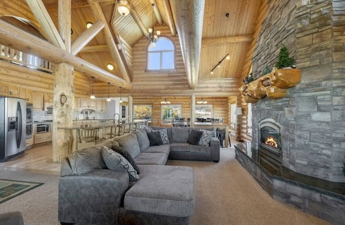 Fish Haven Cabin | POOL in Huge Cabin, Sleeps 43+, Tons of Parking