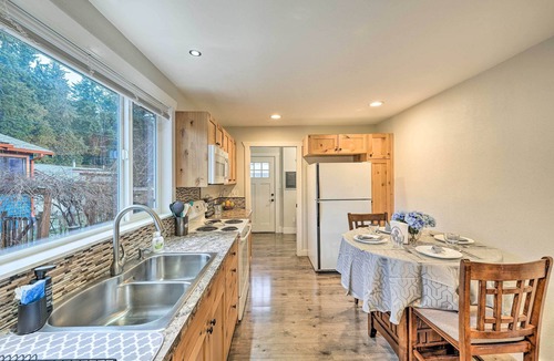 Port Angeles House | Port Angeles Retreat - 1 Mi to Downtown!