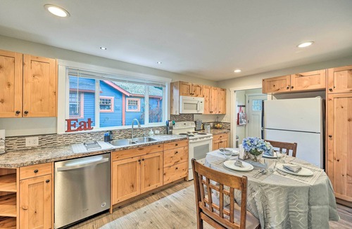 Port Angeles House | Port Angeles Retreat - 1 Mi to Downtown!