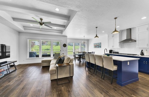 Nampa House | Port Blue near lake and golf