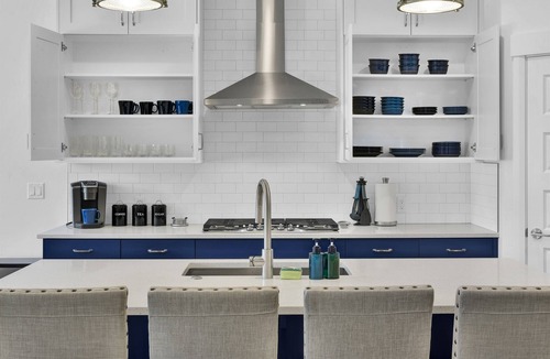 Nampa House | Port Blue near lake and golf