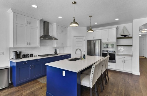 Nampa House | Port Blue near lake and golf