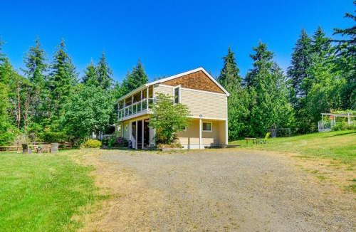 Adelma Beach House | Port Townsend Home: Spacious Yard & Mountain Views