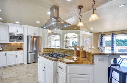North Plains House | Portland Area Group Getaway: Hot Tub & Views!