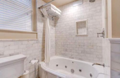 Irvington House | Portland's White House Carriage House