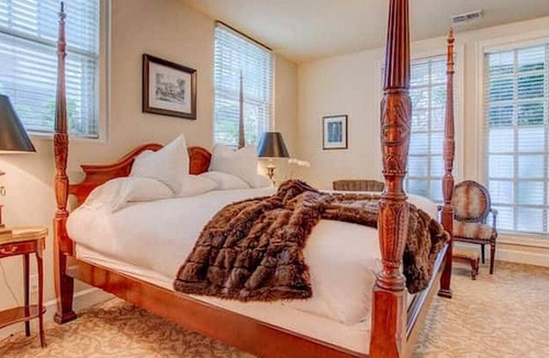 Irvington House | Portland's White House Carriage House