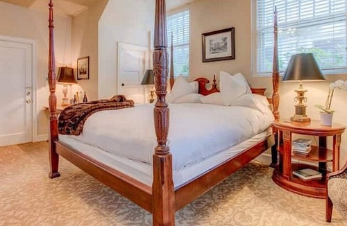 Irvington House | Portland's White House Carriage House