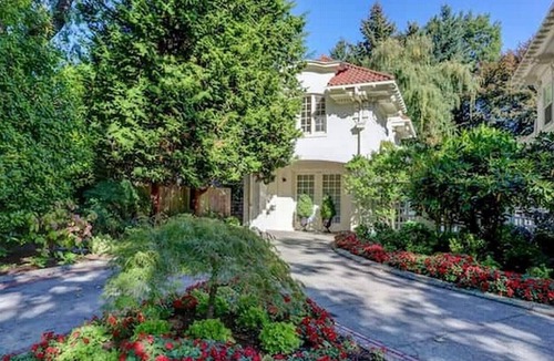 Irvington House | Portland's White House Carriage House