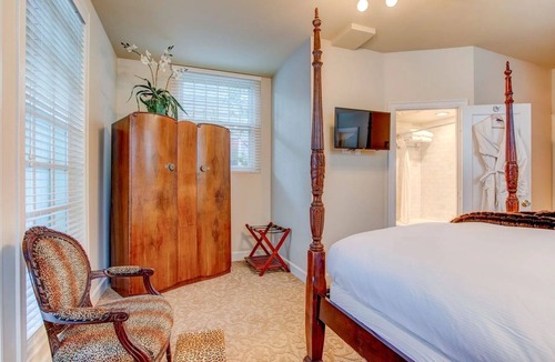 Irvington Bed & Breakfast | Portland's White House Bed & Breakfast - The Abe & Mary Room