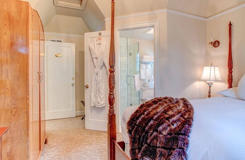 Irvington Bed & Breakfast | Portland's White House Bed & Breakfast - The Teddy & Edith Room