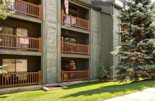 North Park City Apartment | Powder Pointe Condominiums 102A