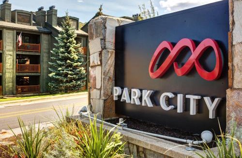 North Park City Apartment | Powder Pointe Condominiums 102A