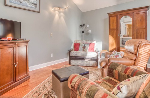 Sunriver Condo | Powder Village B2 is an Inviting, Updated Sunriver Condo with Open Living Space!