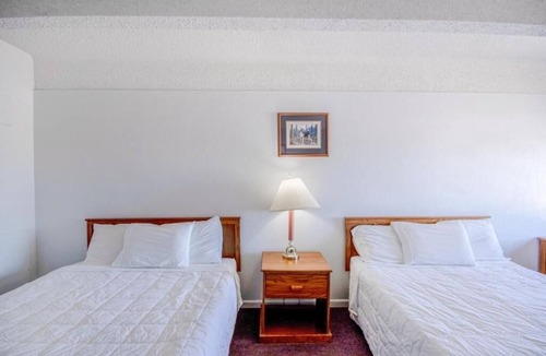 Osborne Hotel | Practical 4-Room Stay w/2 Queen Beds – Ideal Osborne Trip Spot