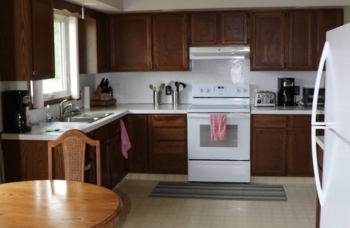 Devils Lake House | Prairie Pines Lodge.15 private acres.near Devils Lake