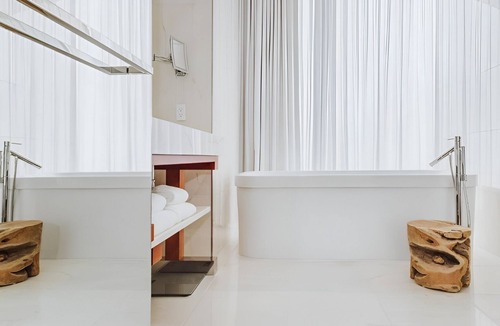Downtown Seattle Hotel | Premier King Suite w/Spa Access & City Views