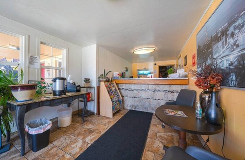 Gladstone Apartment | Premium King Bed with Kitchenette