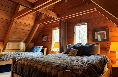 Sunriver Ski Chalet | President's Day Sale! Just Relisted after Remodel, New Hot Tub, 5-Stars Reviews
