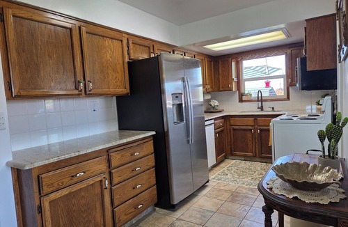 Medford House | Prickly Pear Country Cottage - 4BR Farm Retreat Near Ashland & Wineries