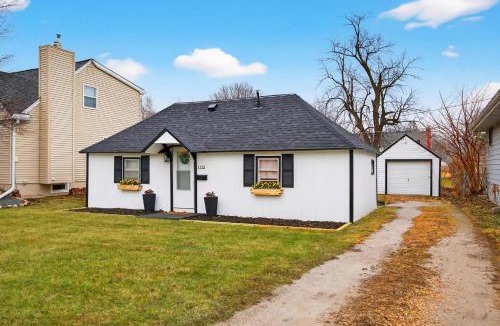 Ames House | Prime Ames Location 2BR 1BA Near ISU