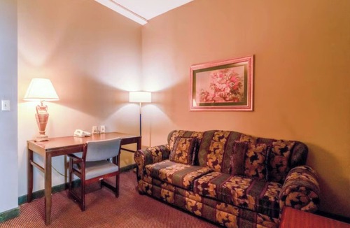 Jonesboro Hotel | Prime Jonesboro Location: Near The Mall at Turtle Creek & ASU Stadium | 2 Units