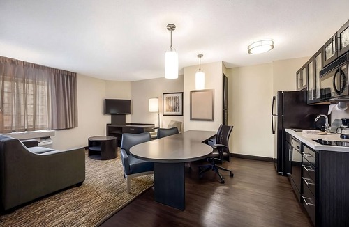 Salt Lake City Hotel | Prime Location! 4 Modern 1BR Suite with Full Kitchen & Pets Allowed