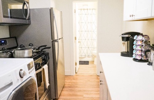 Hough House | Prime Location Downtown Vancouver