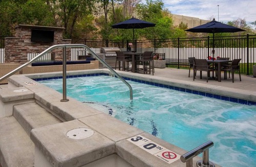 Fairpark Apartment | Prime SLC - Airport - Convention - Hot tub