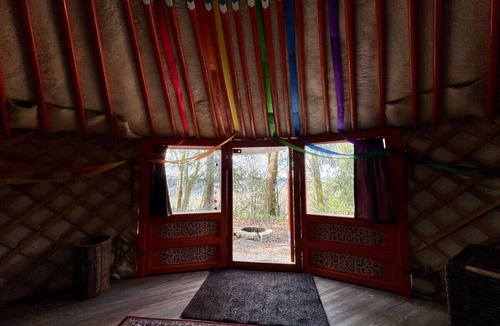 Buckley RV Rental | Prism Yurt | Cedar Hot Tub | 1 hr to Skiing & Mt Rainier