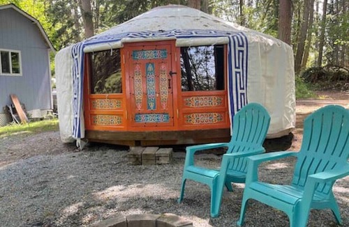 Buckley RV Rental | Prism Yurt | Cedar Hot Tub | 1 hr to Skiing & Mt Rainier