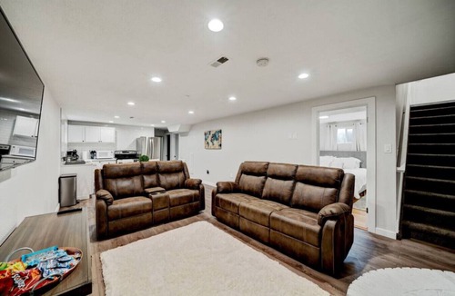 Bonneville House | Private 3 Bedroom Basement Apartment