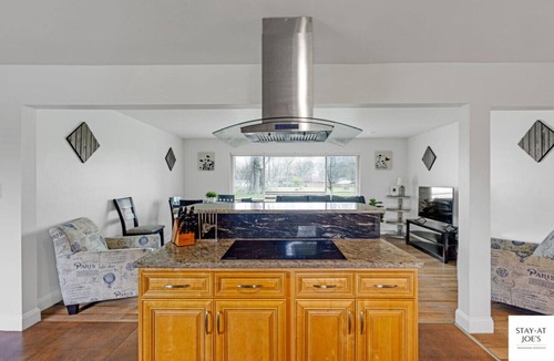 Wayne House | Private 4 BDRM house, 5 Miles from Downtown #3