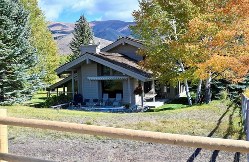 Elkhorn Village House | Private 4 Bedroom 4 Bath Sun Valley Getaway. Hot Tub/Large Yard/Dog Friendly