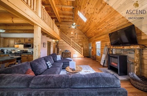 Flagstaff Cabin | Private 5-Acre Cabin with Hot Tub