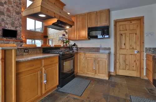Comins Cabin | Private 50-Acre Northern MI Lodge. Walk to Golf & Fun Park. Trails Onsite