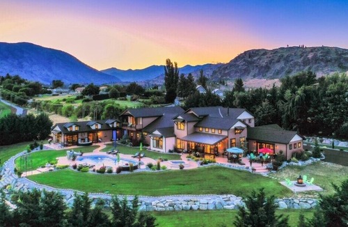 Manson House | Private All Suite Lakefront Estate with Pool House Set on Manicured Grounds
