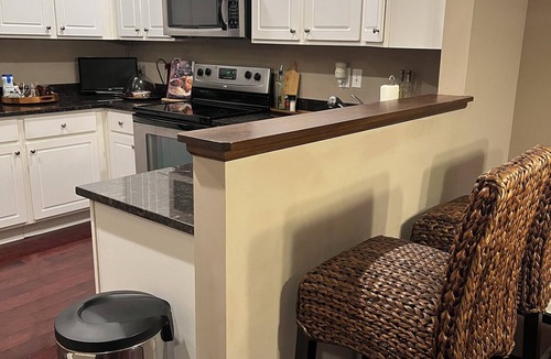 Tuttle West Apartment | Private Apt 1Bdrm Queen, Den + Futon Onsite Eatery, Gym, Dog Park, Walk 2 Stores