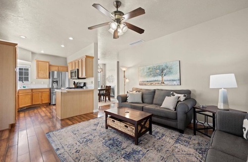 Nampa House | *Private Balcony*5Min>NNU*Backyard*King*Parking*W/D