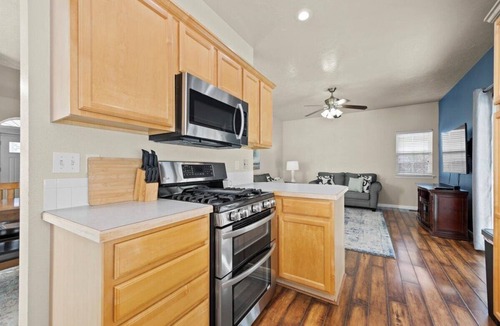 Nampa House | *Private Balcony*5Min>NNU*Backyard*King*Parking*W/D