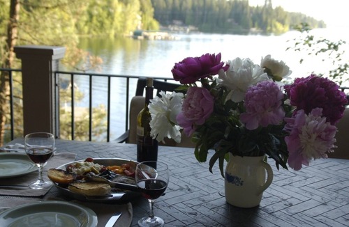 Hayden Lake House | Private Beach on a Secluded Bay, Comfortable Family