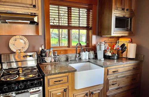 Friday Harbor House | Private, Beachfront Guesthouse