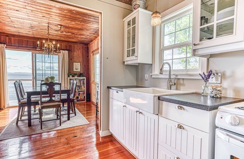 Point Roberts House | Private beachfront cottage with expansive deck, kayaks, elegant interior, & W/D