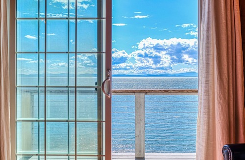 Point Roberts House | Private beachfront cottage with expansive deck, kayaks, elegant interior, & W/D