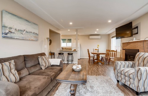 Beaverton House | Private Beautiful 2 Bedroom Units w/FAST FREE WIFI
