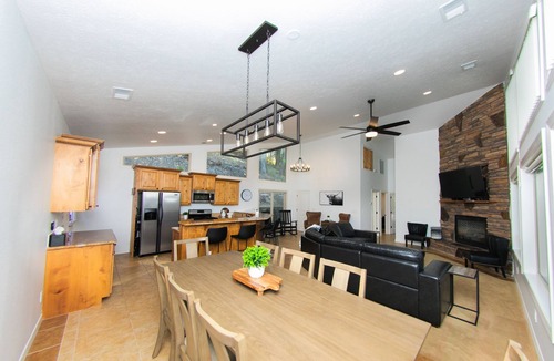 Hayden View Estates House | Private beautiful lake home 2 car garage w/dock & kayak access-3 miles to town!