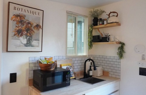 Seybold Cottage | Private Boho Tiny Home and Retreat with Monthly Stay + Parking