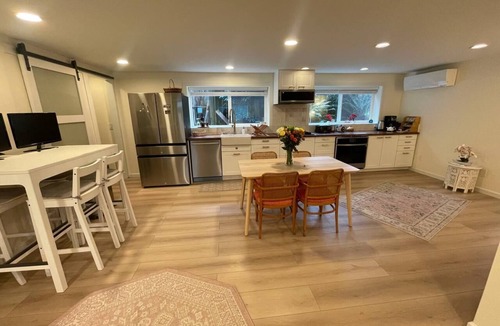 Bryant Apartment | Private Bright Garden-Level Suite Near UW & Seattle Children's Hospital