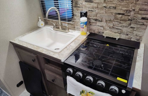 Omaha House | Private Camper/RV w/Full Hookups in Omaha, NE